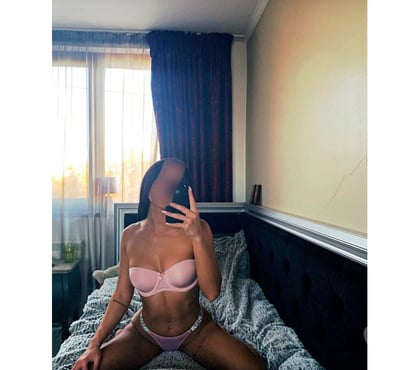 Escorts Paisley Renfrewshire - Photos for Elegant & Playful Brunette Ready to Meet You