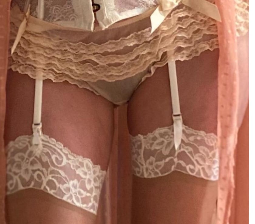 Escorts West London Hillingdon - Photos for BRITISH BUST MILF READY AND WAITING CASH OR CARD! Call now