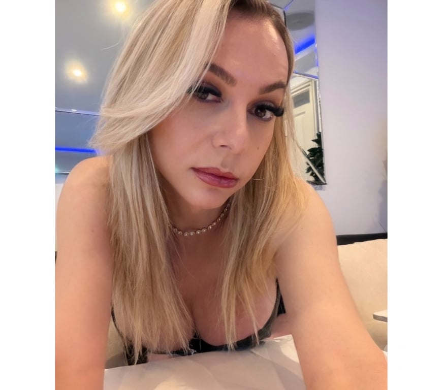 Trans Escorts Kent Medway - Kent - Photos for New beauty blonde TS top pornstars
