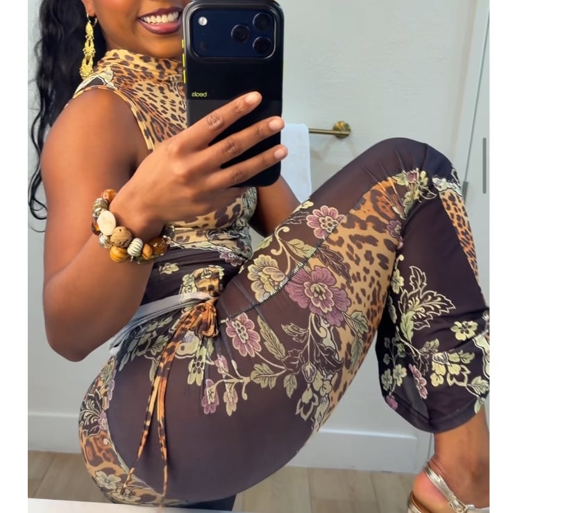 Escorts Doncaster City Centre Doncaster - Photos for Charming, discreet woman with a captivating smile✨