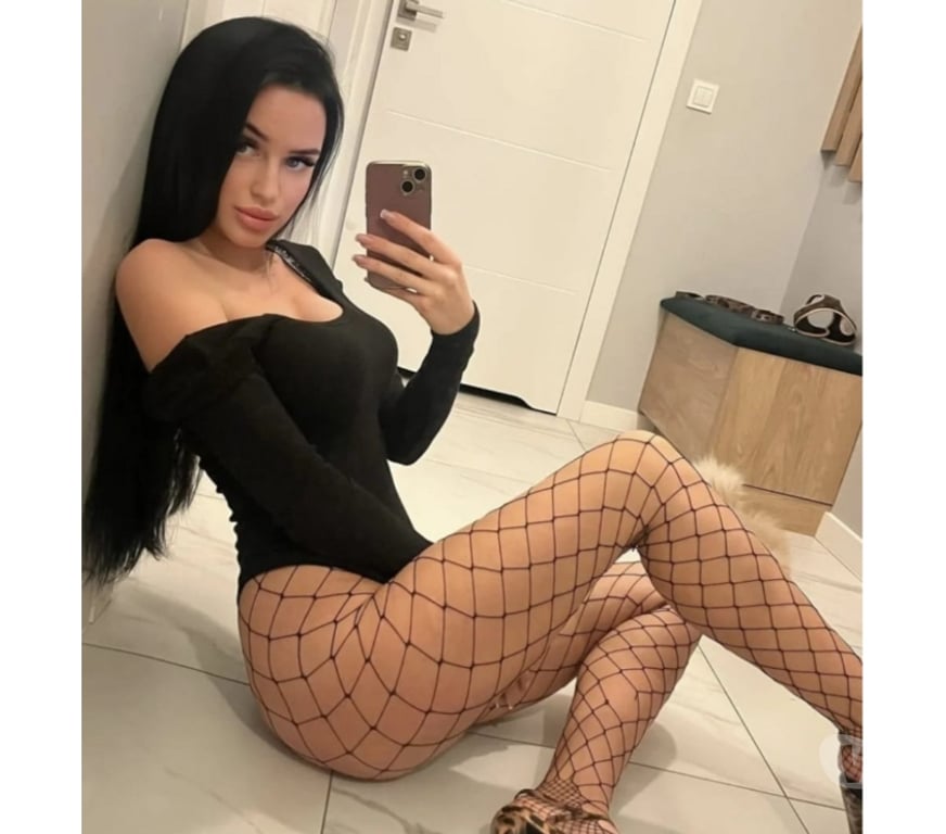 Escorts South West London Tooting Broadway Station - South West London - Photos for Karina Sweet 🍑 CALL NOW