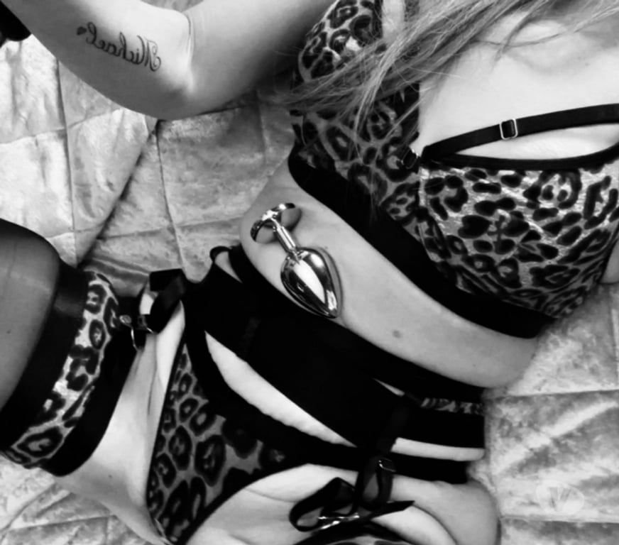 Escorts Newport - Wales Newport City Centre - Newport - Photos for Sensual Massage by Fit Brunette