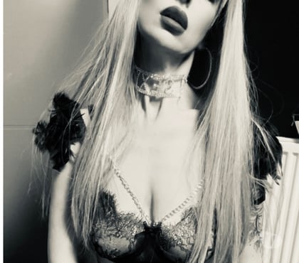  Escorts Newport City Centre Newport - Wales - Photos for Sensual Massage by Fit Brunette