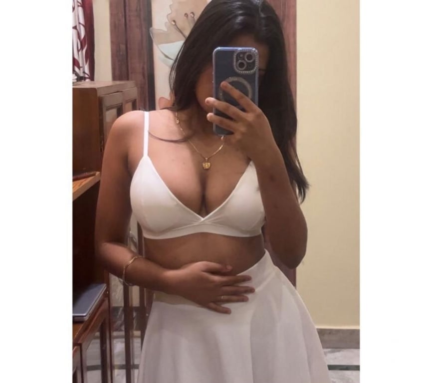 Escorts West London Hounslow - Photos for Aishu Indian girl new in hounslow town