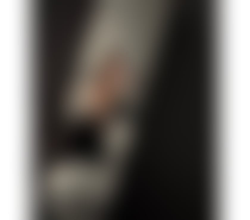 💋YOUNG & BEAUTIFUL- NEW IN TOWN 💋 CALL ME