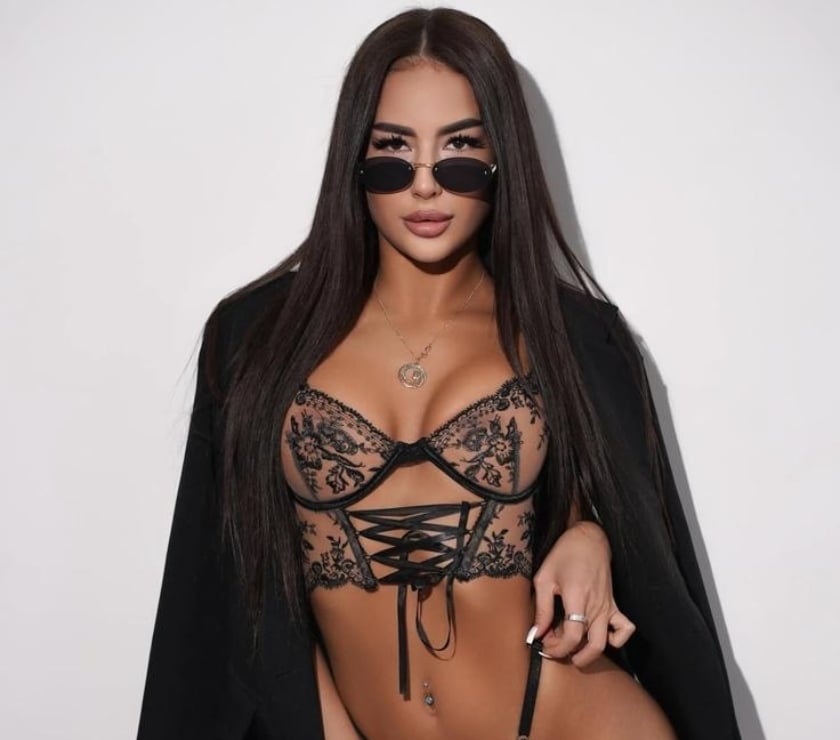 Escorts West Sussex Crawley - Photos for Carla 🌹 Elegant. Confident. Exclusive 🌹