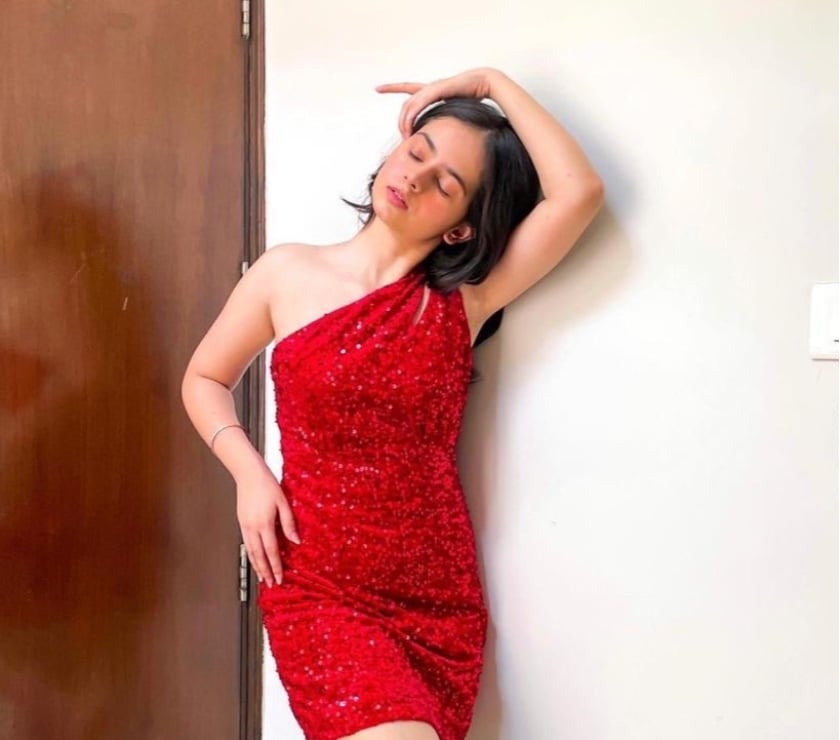 Anshika available here 🥰 incall outcall available🥰
