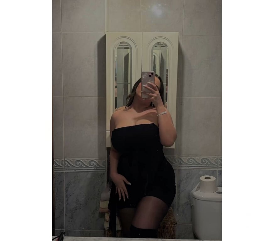 Adult Entertainment Edinburgh Edinburgh Airport - Edinburgh - Photos for Goddess Ruby your busty pleasure!