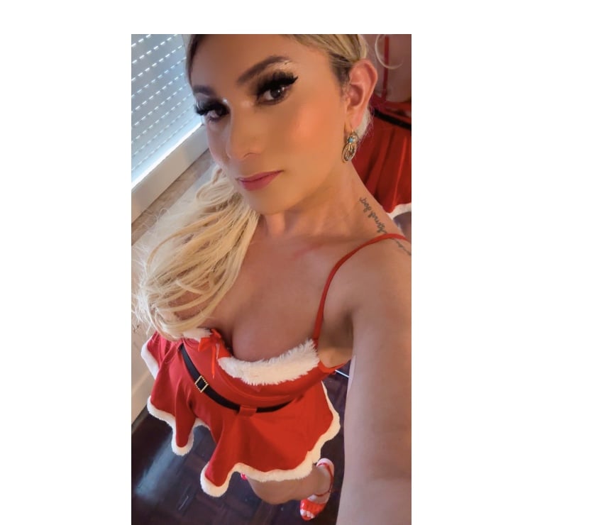 Hot Shemale Shemale available now