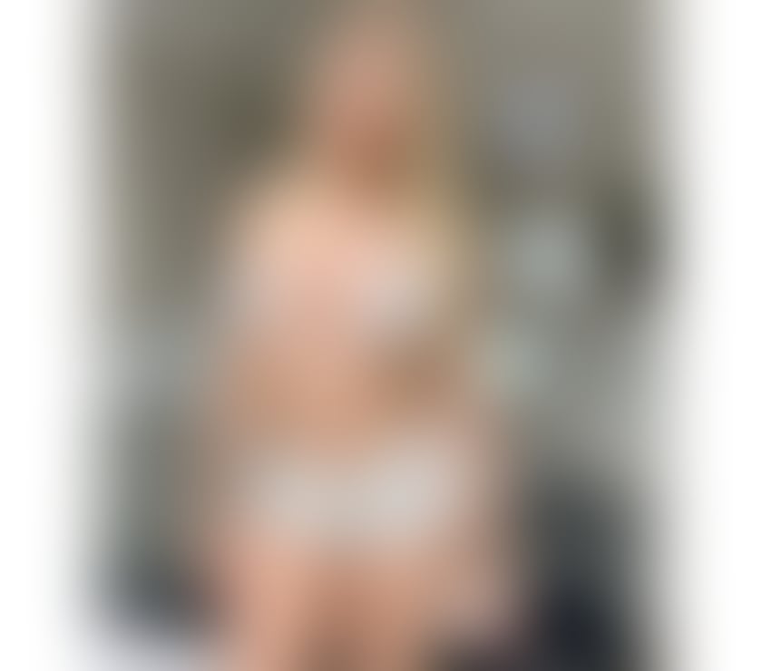 ARIANE PARTY GIRL NEW IN TOWN