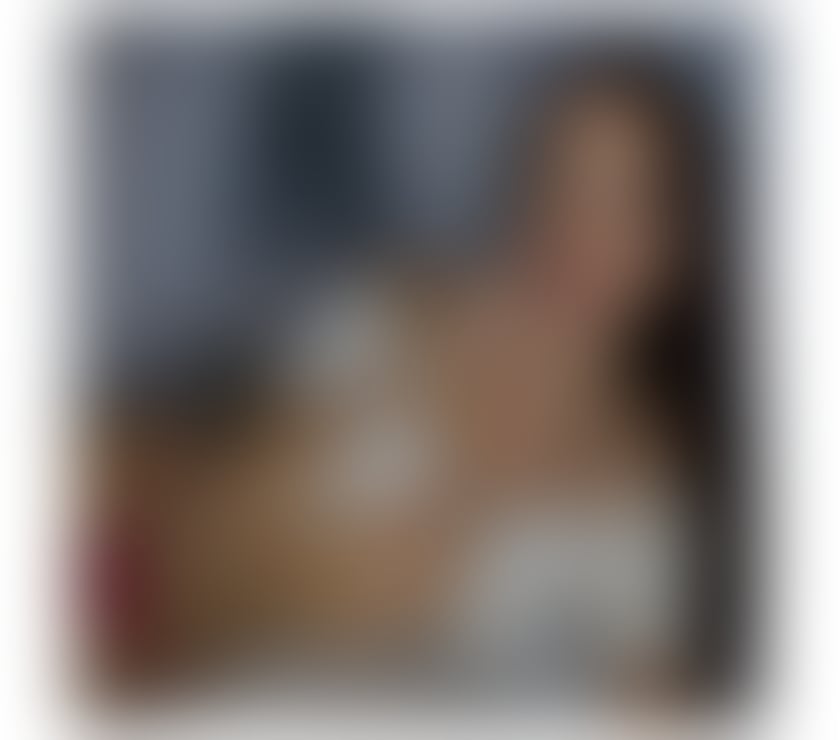 Sexy brunette around outcall only