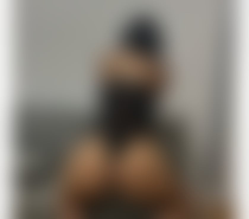 Escorts Hertfordshire Hertsmere - Photos for Carolinne sexy girl around