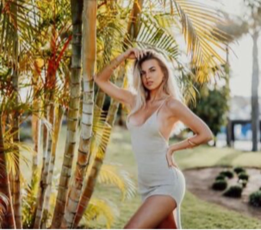  Escorts & Erotic Massage Egham Runnymede - Photos for Bella sweet 💕girl the best 💯✨ ✅ JUST OUTCALL 💕