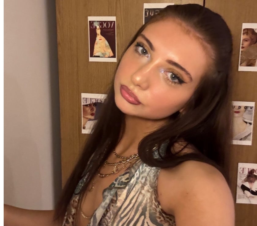 18 Year Old Petite Girl (I verify)