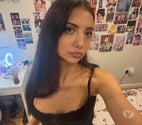 Abbey Road - North West London — 18 Year Old Petite Girl 🇬🇧 (I verify)