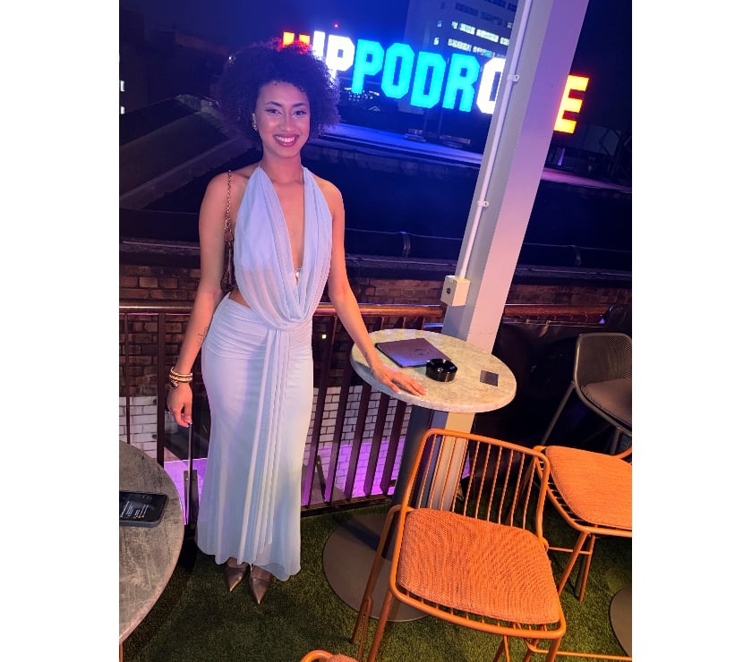 🔥PRETTY CURLY BRUNETTE THE BEST CHOICE OF ALL.🍑