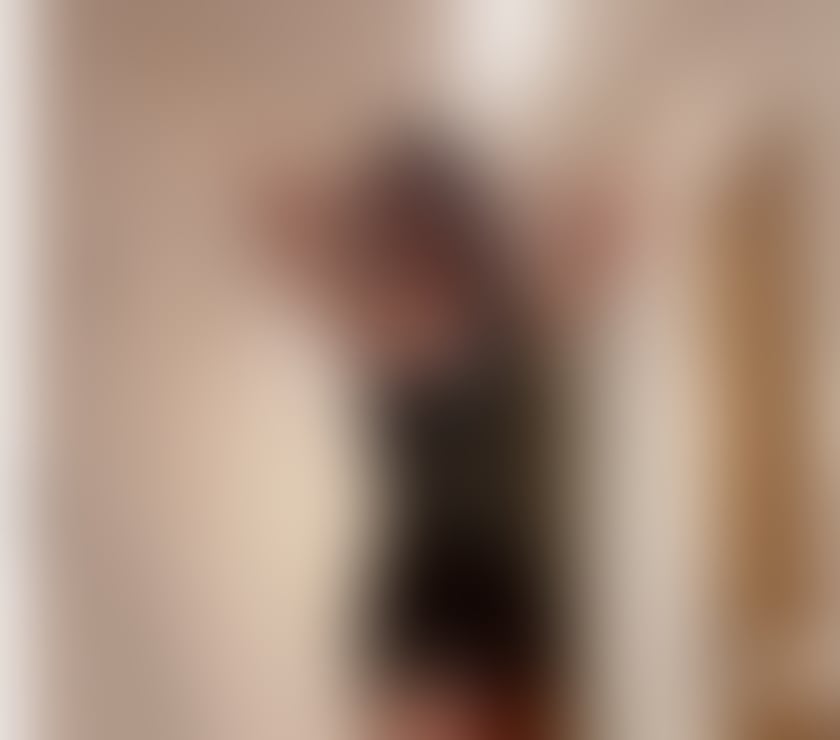 💋British Busty Petite Babe Late Night Party Girl💋