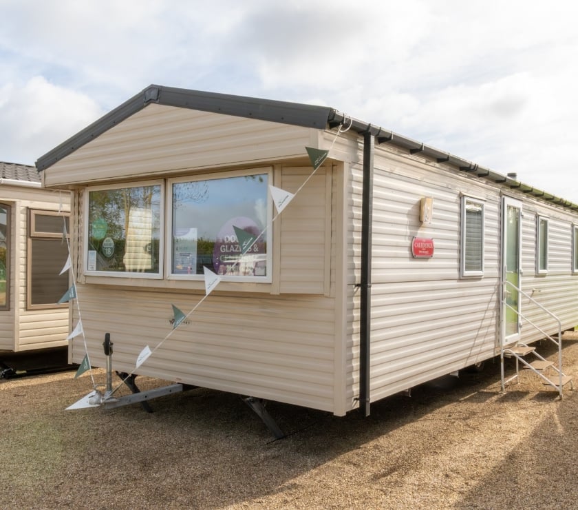 secondhand caravans Minster on Sea Swale - Photos for Willerby Caledonia for sale