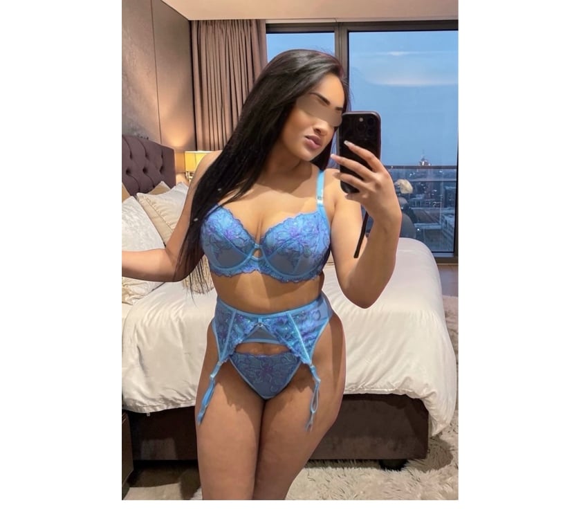 Curvy Escorts & Erotic Massage Northolt Ealing - Photos for British Kiara Slim Curvy Mixed Raced Brunette