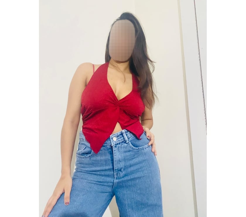 Independent green - eyed indian student available