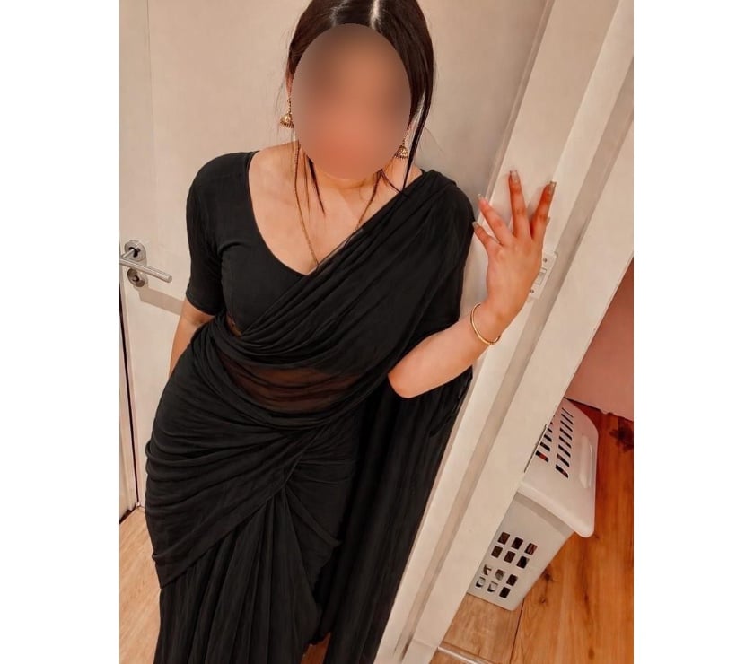 Elegant & Caring Tamil Girl New In Sheffield