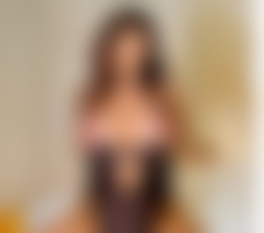 Escorts Surrey Woking - Photos for JULIA HOT MASSAGE SEND WHATSAPP FOR HOT PIC🔥