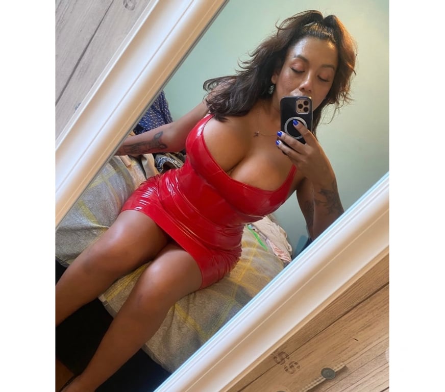 Trans Escorts Hertfordshire Stevenage - Photos for Sexy trans Frida Tap and bottom available now.