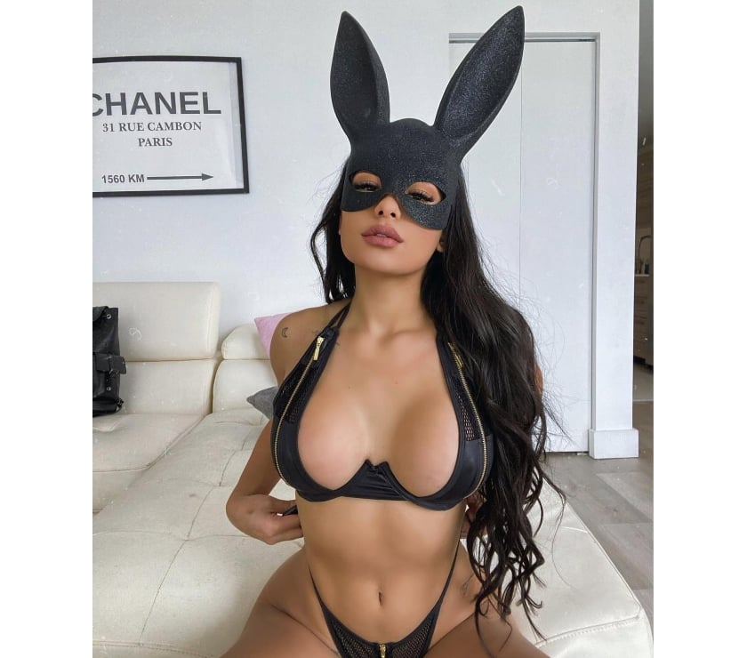 Stunning New Brazilian escort Aline ELITE companion