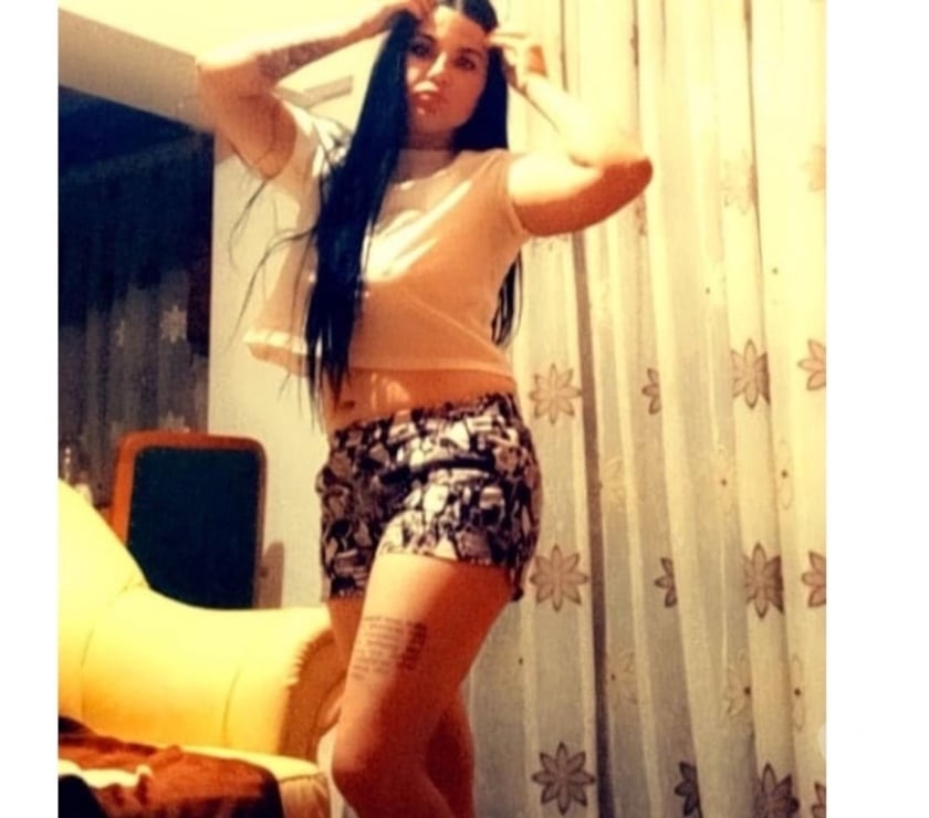 Clean ,Friendly & Professional warm personality - Discret