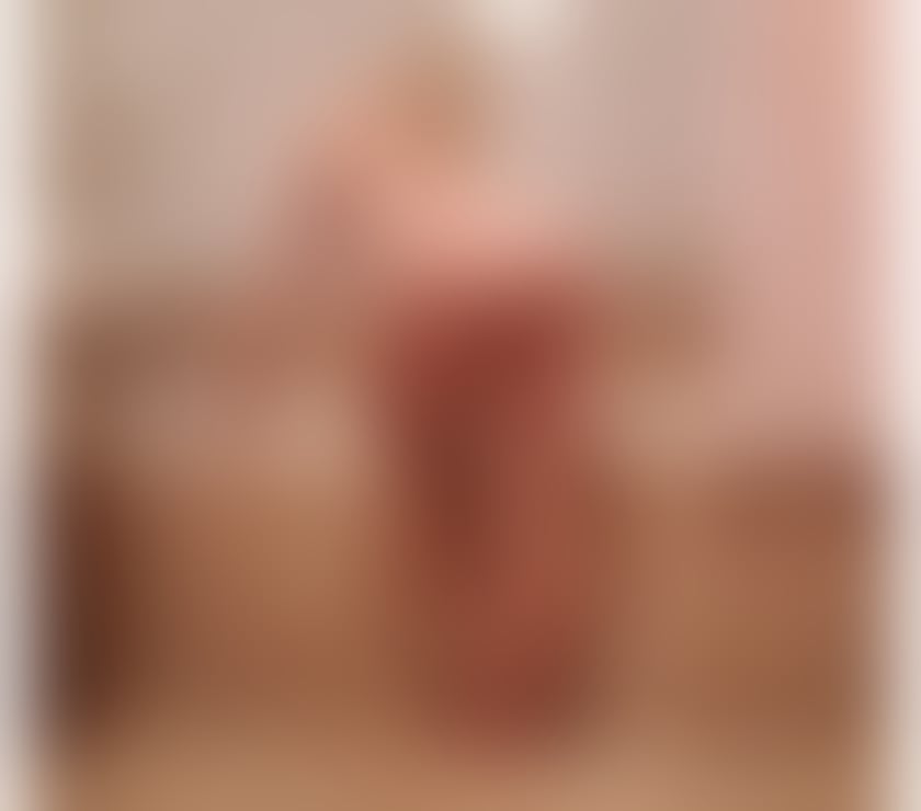 Hello, I'm Larisa, a new girl in town