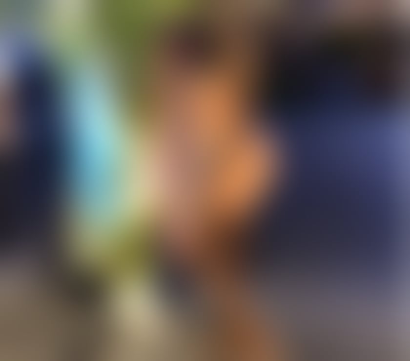 TIFFANY WITH THE CURLY HAIR 🍾🏆🇬🇧