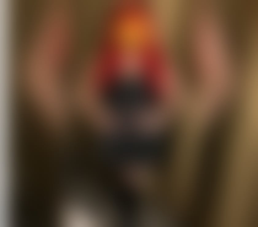 Curvy, Busty English girl - online now