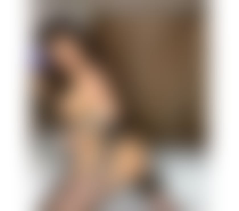 Elegant Brunette – Discreet & Refined Companion