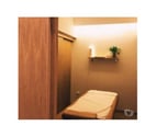 Four hands massage therapist