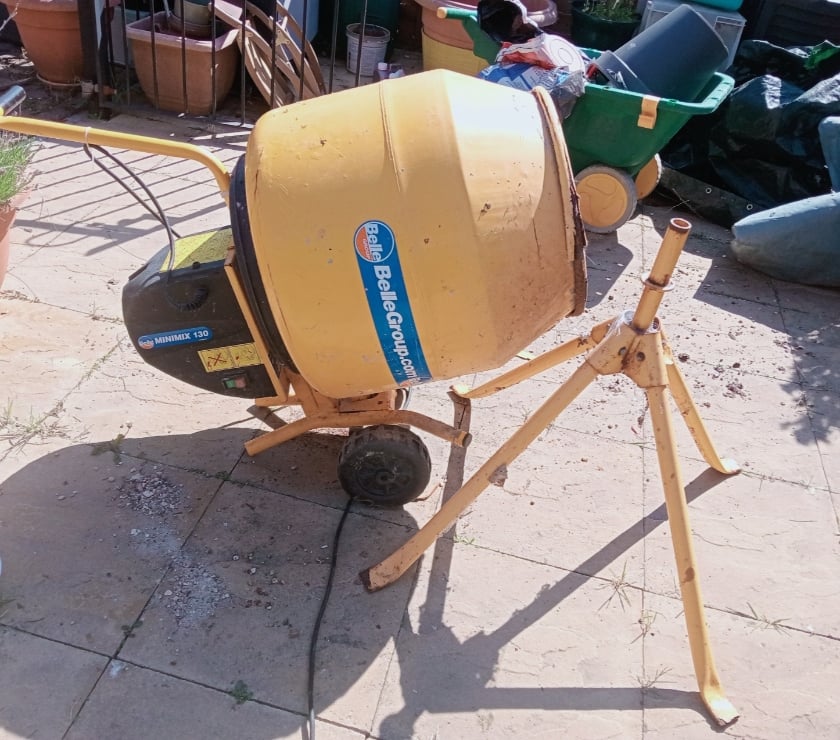 garden furniture for sale Bedhampton Havant - Photos for Belle Minimix 130 Electric cement mixer