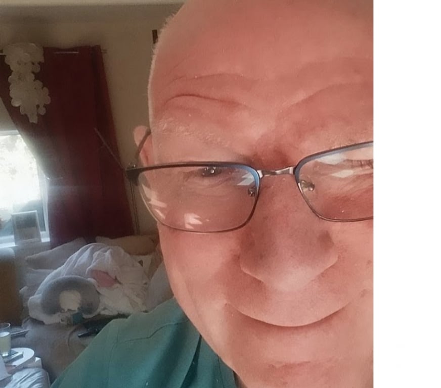 Escorts Leicestershire Charnwood - Photos for MATURE MALE gives NAKED BODY OIL MASSAGE for FEMALE only