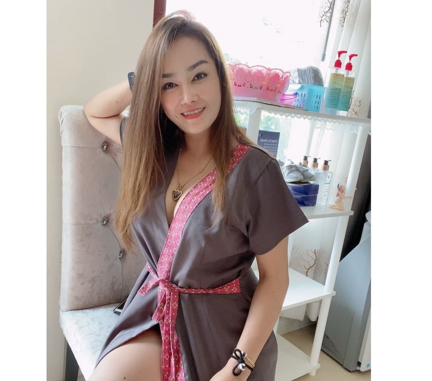 Escorts West Midlands Wolverhampton - Photos for Emmie Thai Girl - Professional Massage and Body to Body 😘