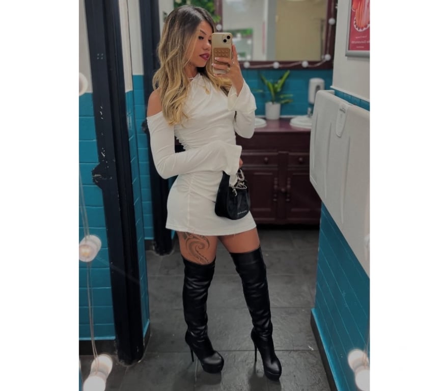 Escorts West London West Kensington Station - West London - Photos for Lility ...Petite Brazilian Tease in UK 🔥