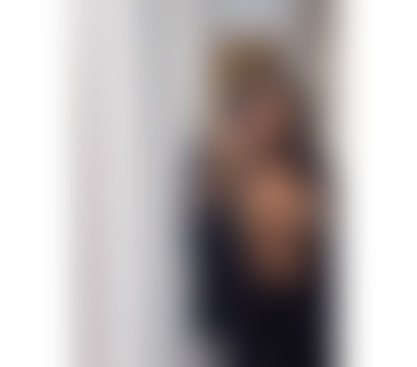 Charming Trans Escort – Feminine & Approachable Companion