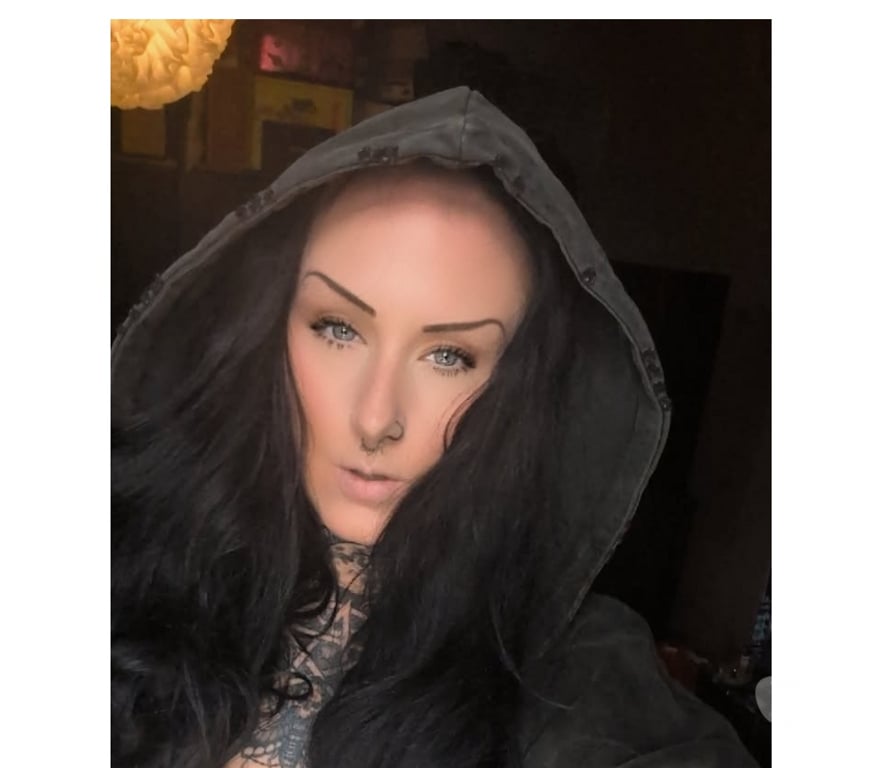 Adult Entertainment Fermanagh and Omagh Aghadreenan Glebe - Fermanagh and Omagh - Photos for Goth Goddesses 🖤