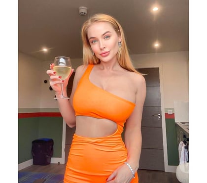 English Escorts Peterborough City Centre Peterborough - Photos for Laura Elegant Temptation in the City