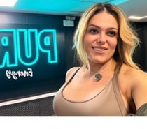 THE FAVORITE TS CAROLLINE