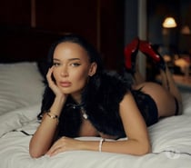 🍑NEW IN TOWN🎉🎉 PARTY GIRL🍆