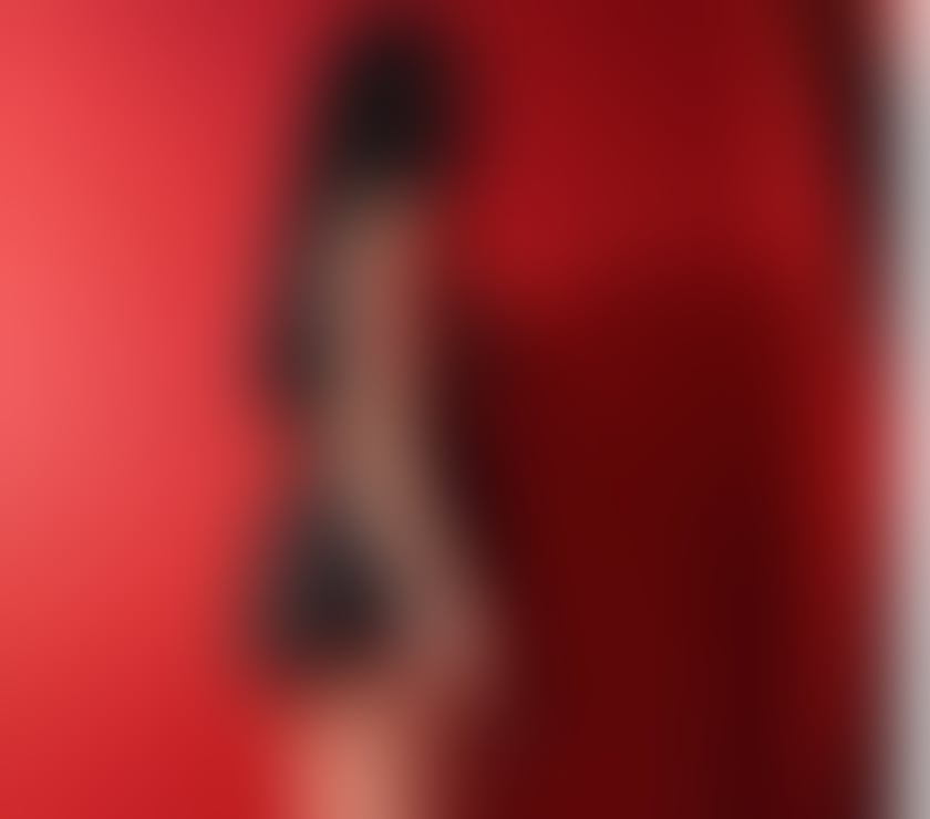 Elegant party girl, new in your town