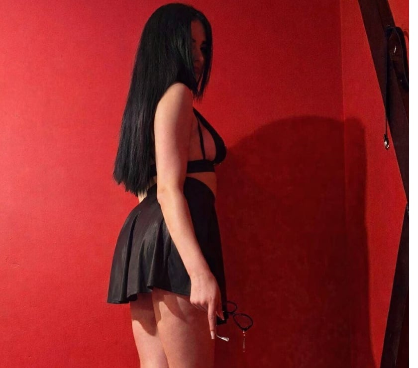 Elegant party girl, new in your town