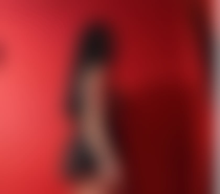 Elegand and Discreet Lady