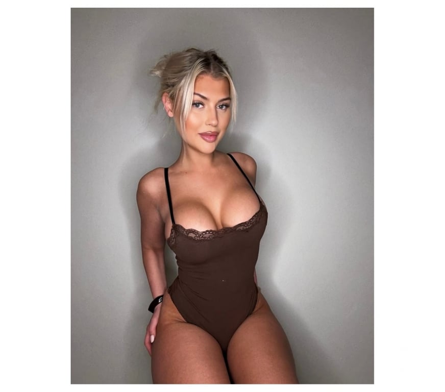 Escorts West Yorkshire Leeds - Photos for New here💋party girl for incall&outcalls 🥂