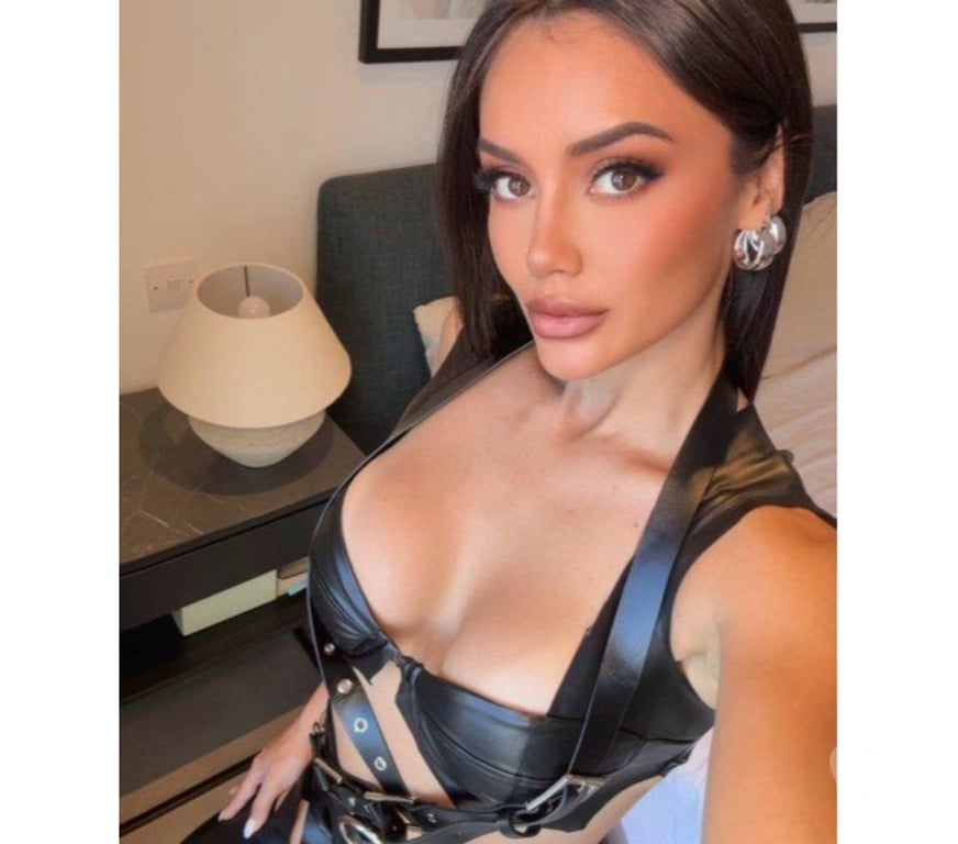Escorts North London Palmers Green - North London - Photos for 🌿 Elegant & Sensual Brunette just arrived ✨