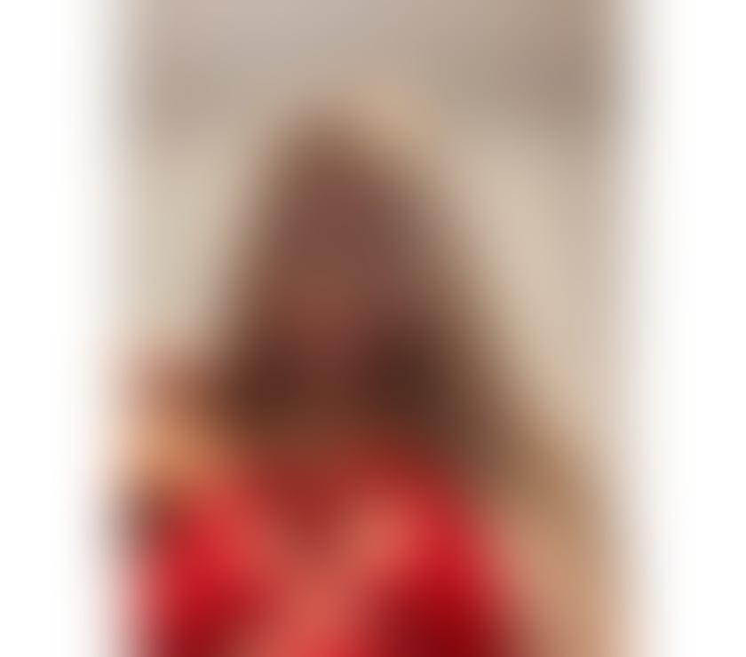 Alluring Blonde Lady – Stylish & Charming ❤️