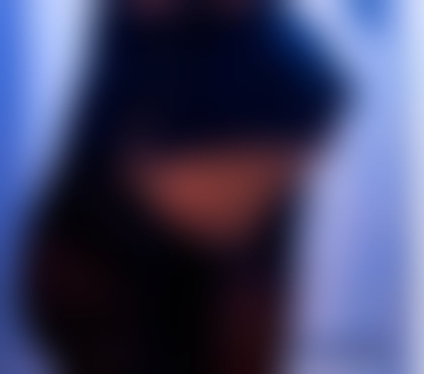 Elegant Curvy Ebony Mistress Visiting Oxford